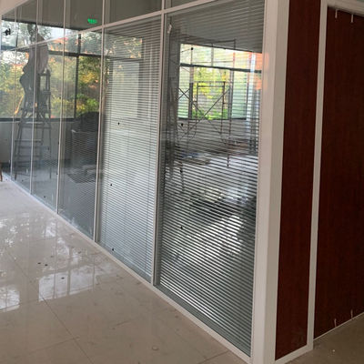 qualidade  Easy Installation Highlight White Color Aluminum Partition And Glass Partition For Office Hotel And Hospitals fábrica